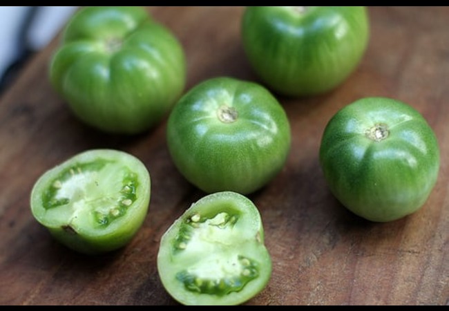 Red Tomato vs Green Tomato