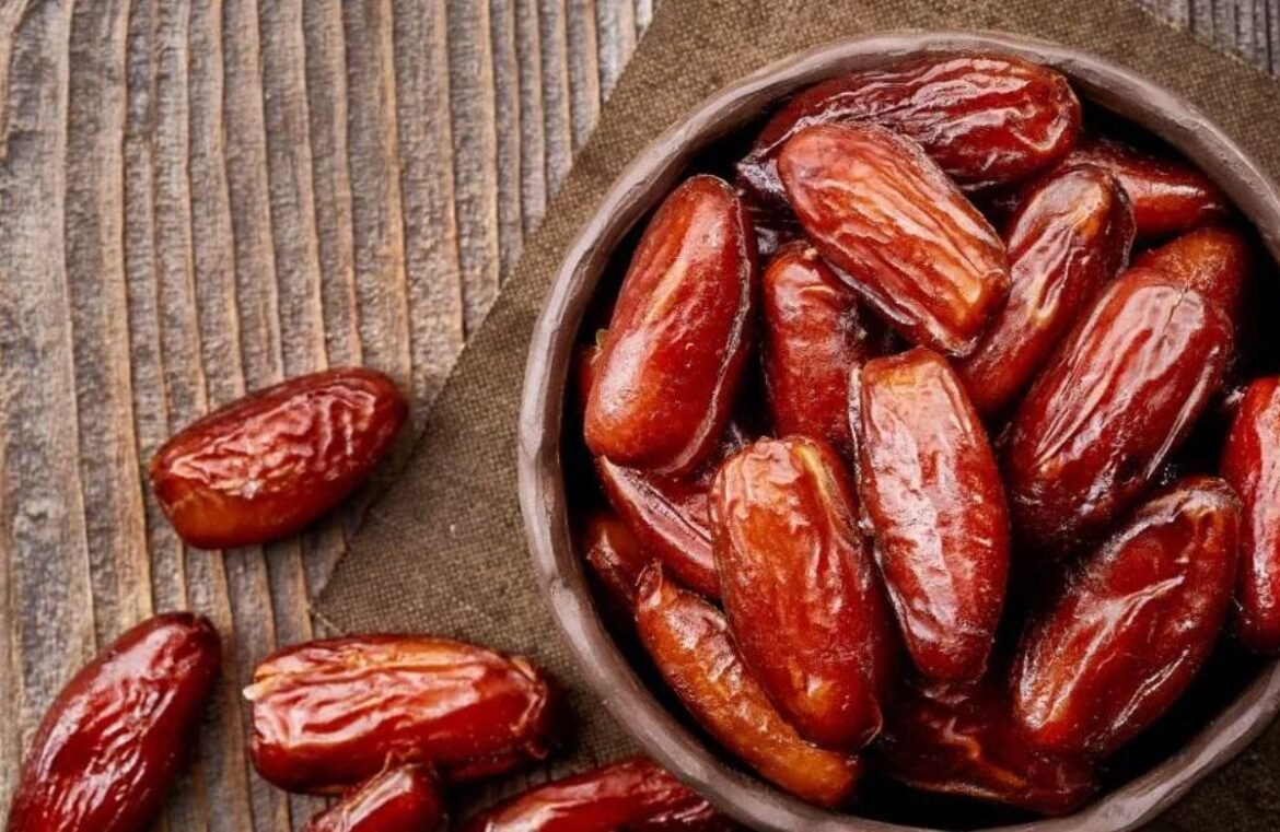 Eating Dates in Winter